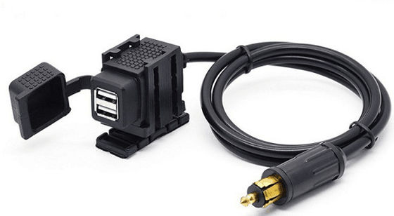 85 टन ऊर्ध्वाधर प्लास्टिक इंजेक्शन मोल्डिंग मशीन USB कार चार्जर के लिए उपयोग की जाती है