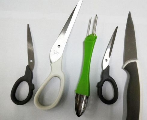 कैंची के हैंडल के लिए 120 टन वर्टिकल रोटरी टेबल इंजेक्शन मोल्डिंग मशीन