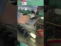 सी टाइप व्हाइट के साथ 55 टन हाई वोल्टेज कनेक्टर इंजेक्शन मोल्डिंग मशीन